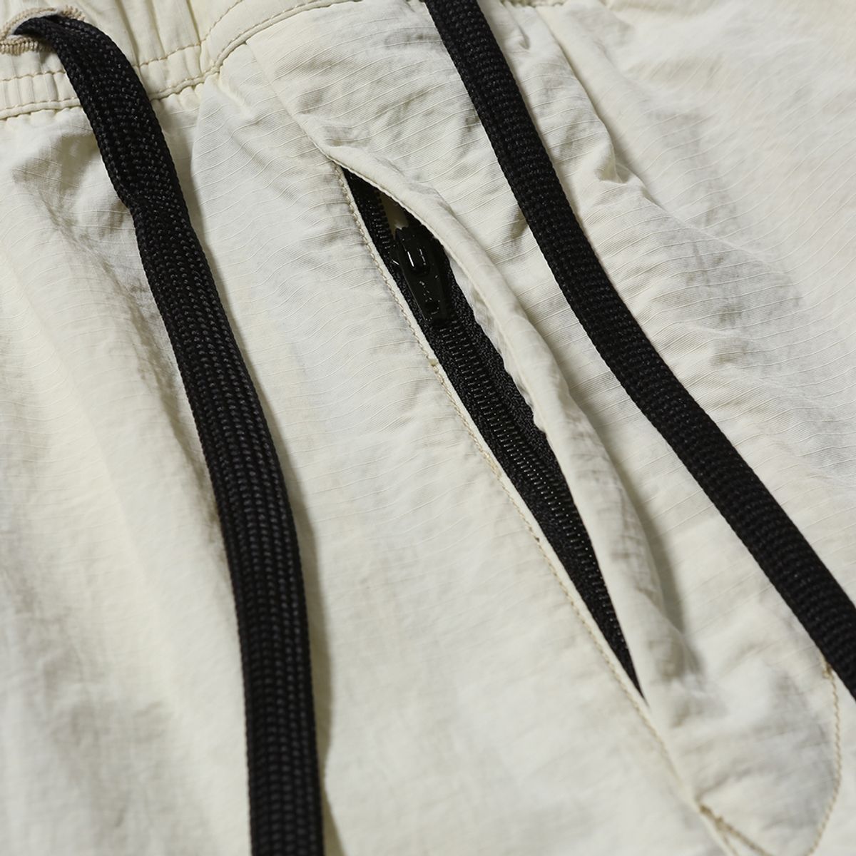 모이프(MOIF) [SS25] OVER MIL 6P SHORTS / ECRU