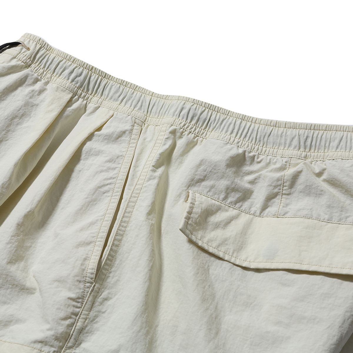 모이프(MOIF) [SS25] OVER MIL 6P SHORTS / ECRU