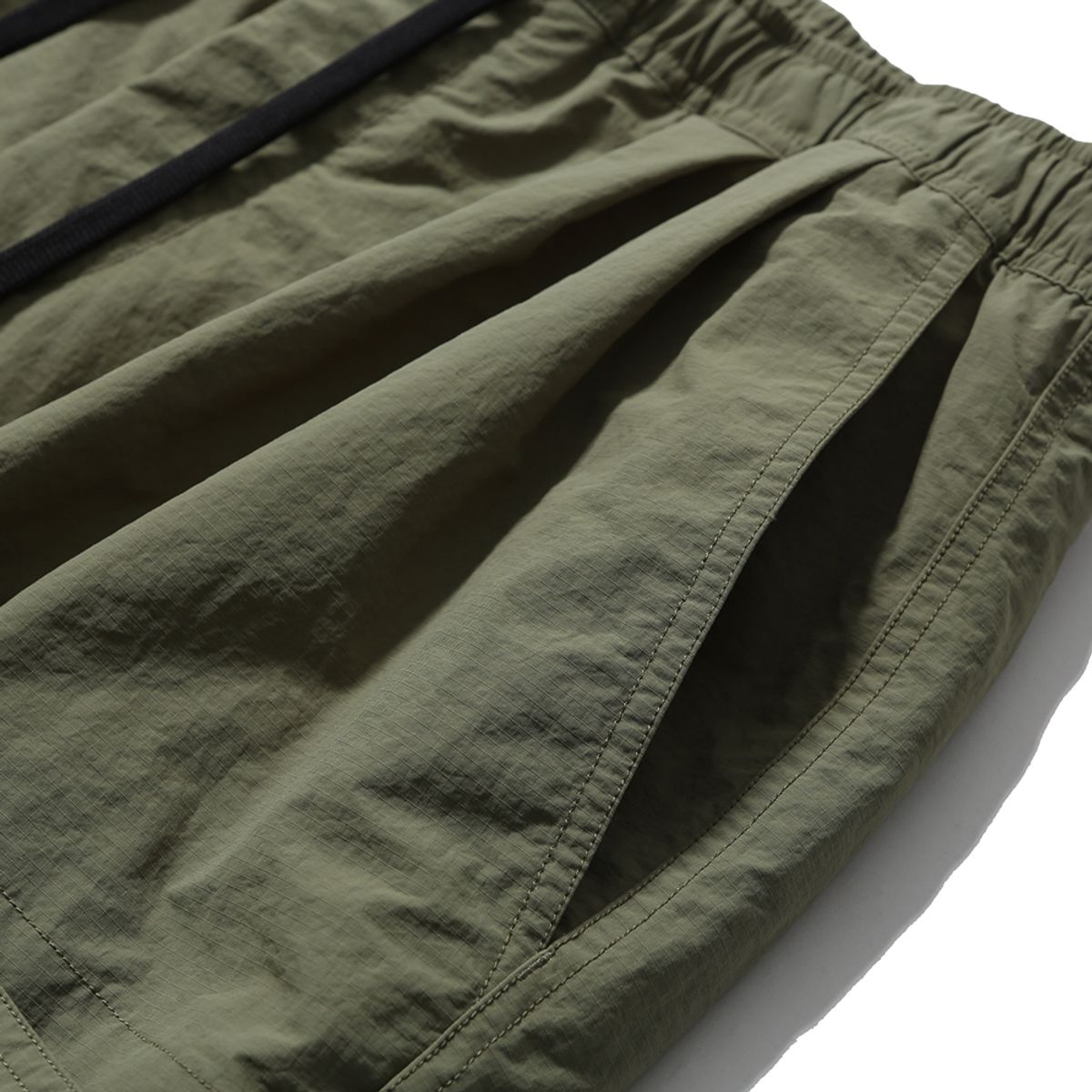 모이프(MOIF) [SS25] OVER MIL 6P SHORTS / FOLIAGE GREEN