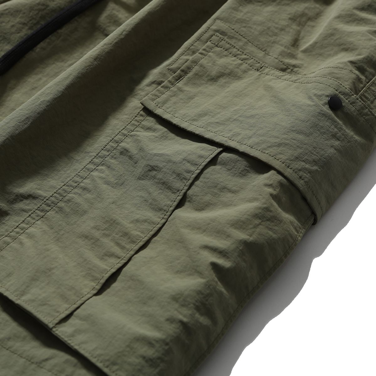 모이프(MOIF) [SS25] OVER MIL 6P SHORTS / FOLIAGE GREEN