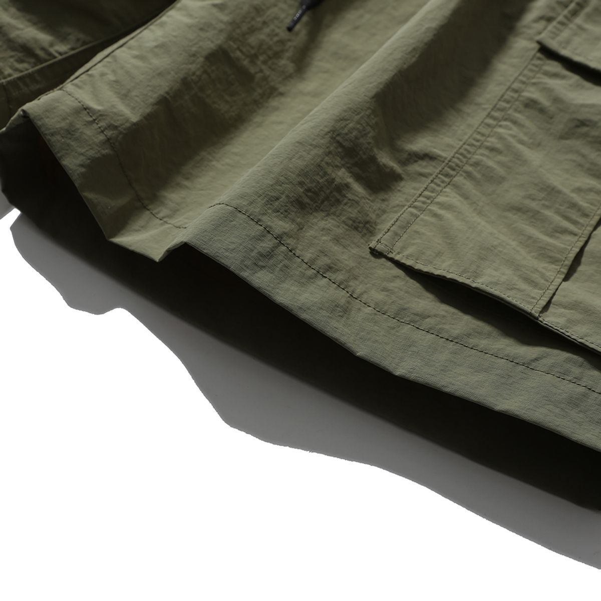 모이프(MOIF) [SS25] OVER MIL 6P SHORTS / FOLIAGE GREEN