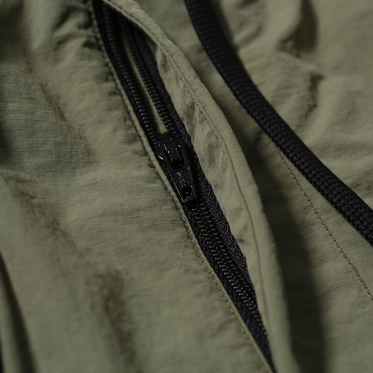 모이프(MOIF) [SS25] OVER MIL 6P SHORTS / FOLIAGE GREEN