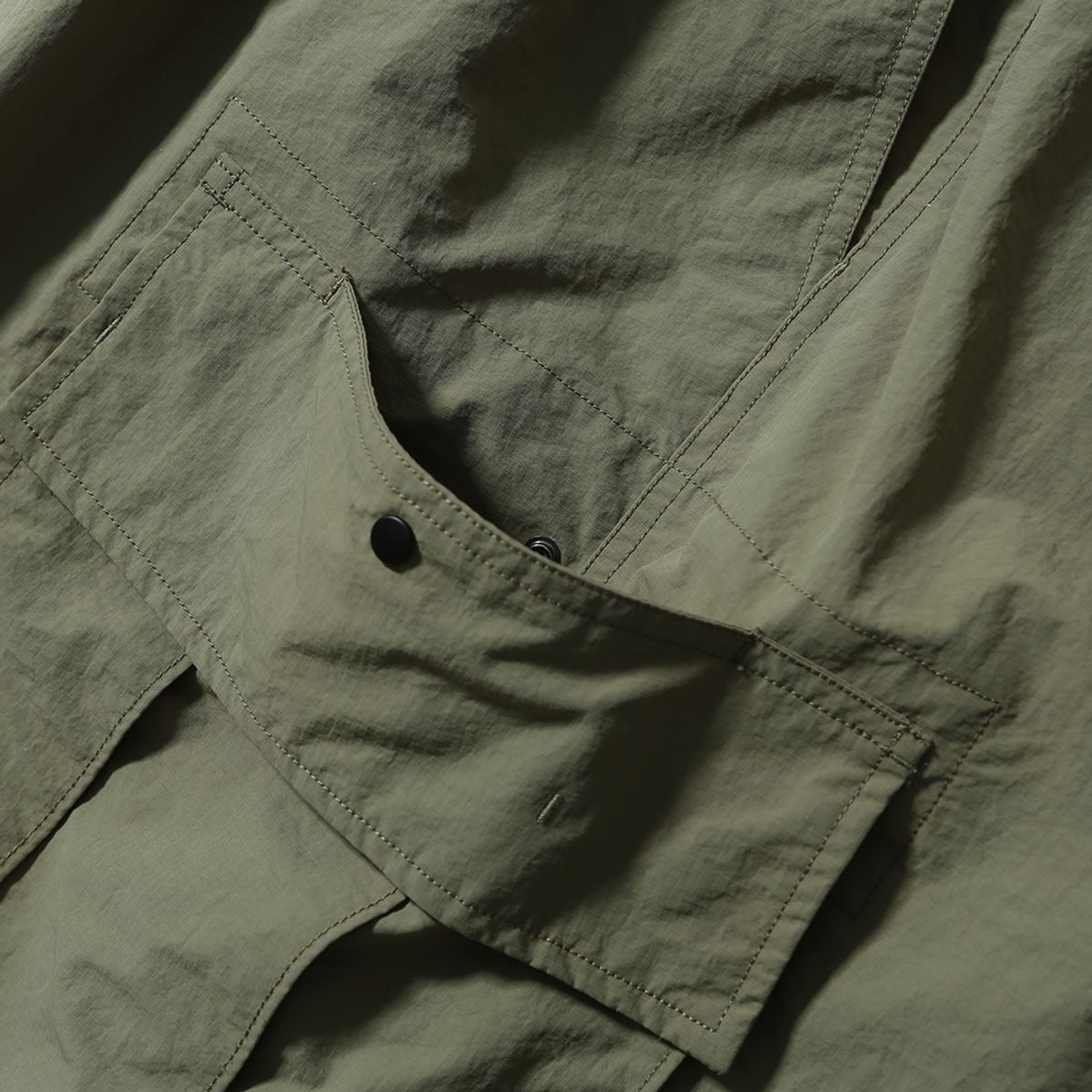 모이프(MOIF) [SS25] OVER MIL 6P SHORTS / FOLIAGE GREEN