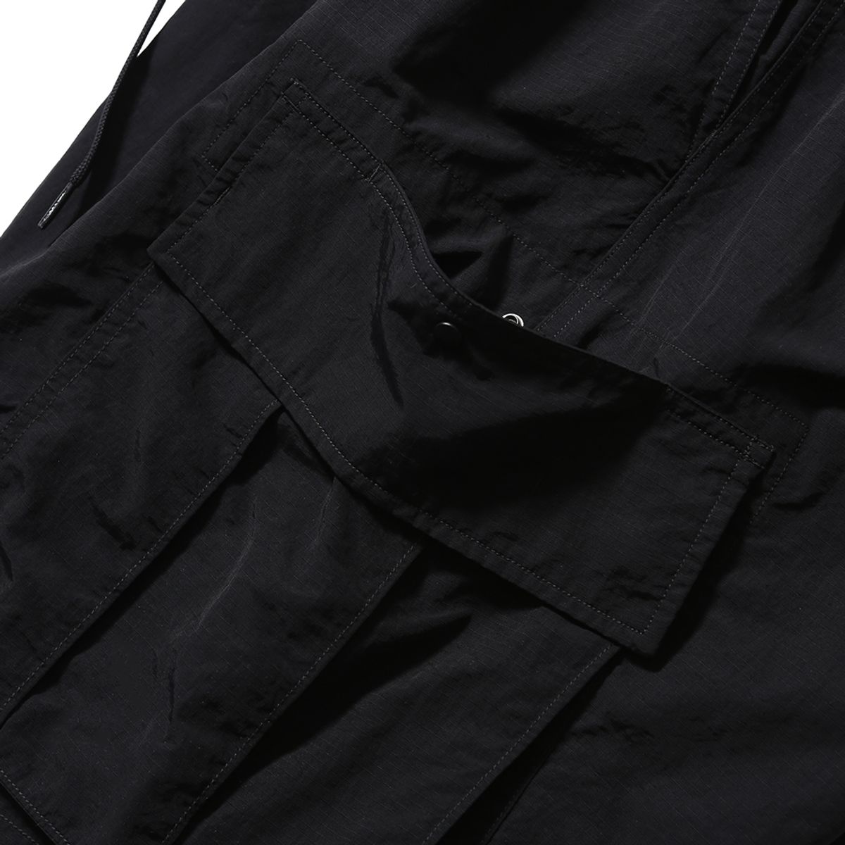 모이프(MOIF) [SS25] OVER MIL 6P SHORTS / BLACK