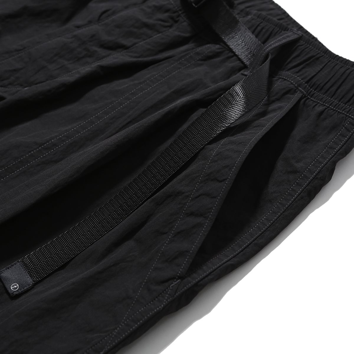 모이프(MOIF) [SS25] OVER FTG SHORTS / BLACK