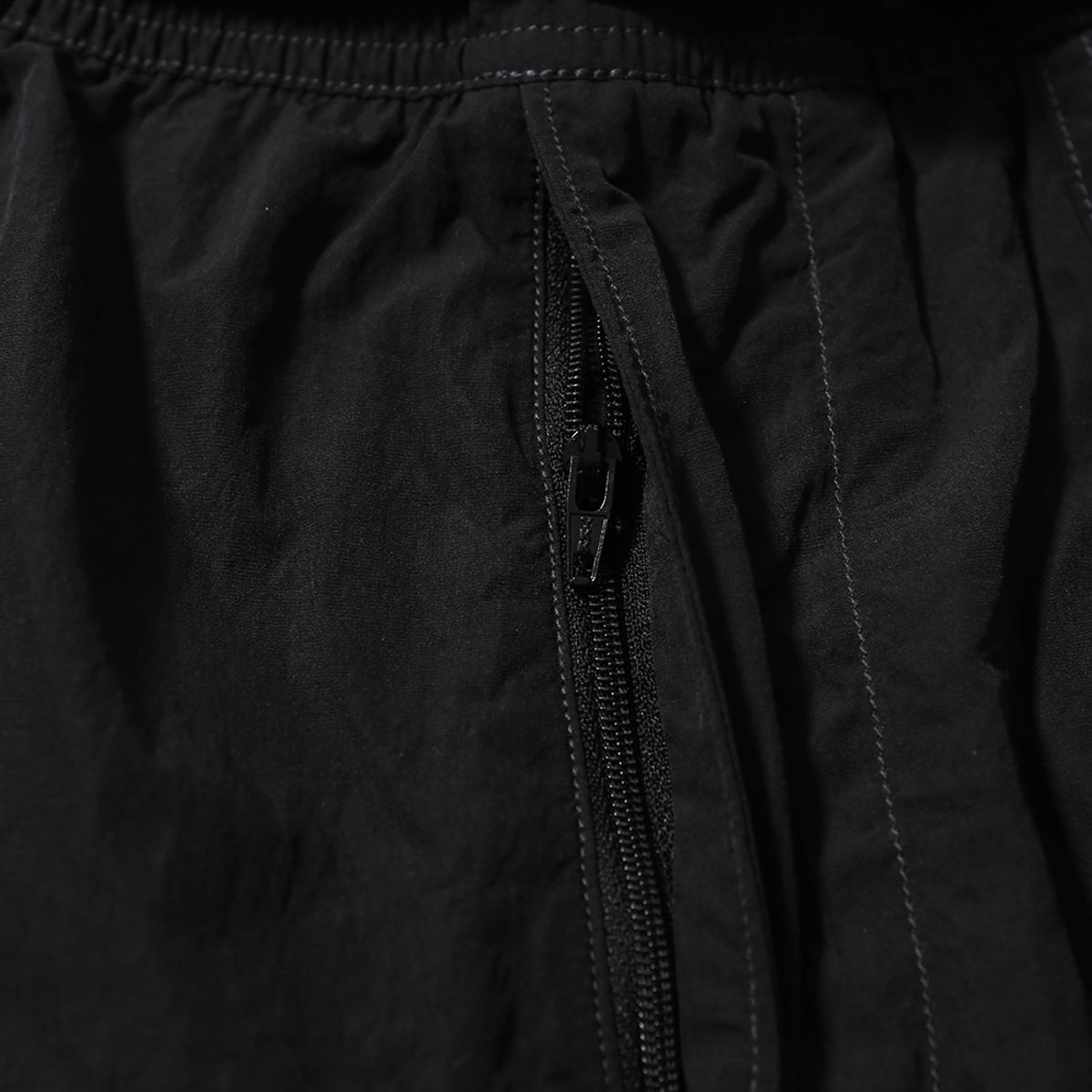 모이프(MOIF) [SS25] OVER FTG SHORTS / BLACK