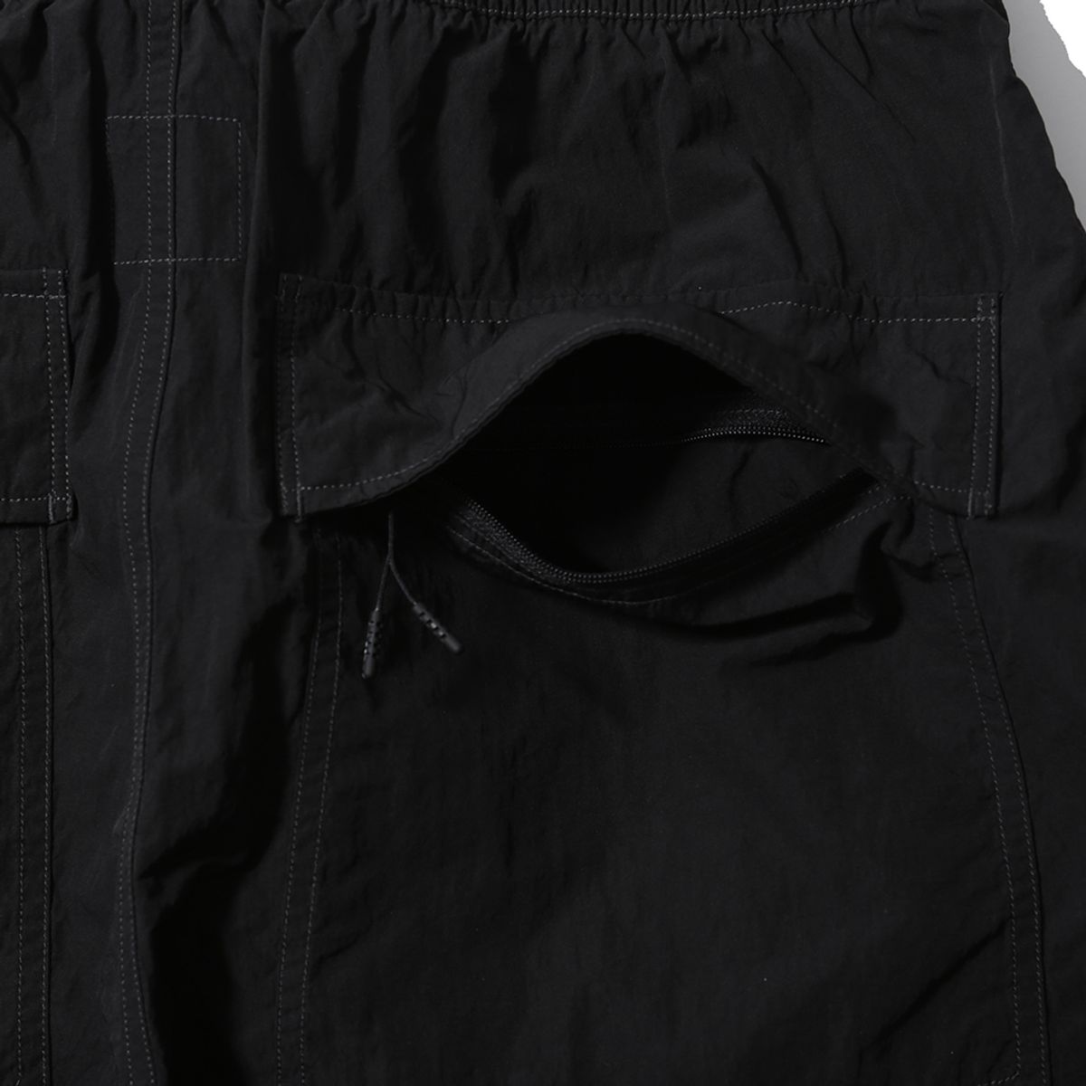 모이프(MOIF) [SS25] OVER FTG SHORTS / BLACK
