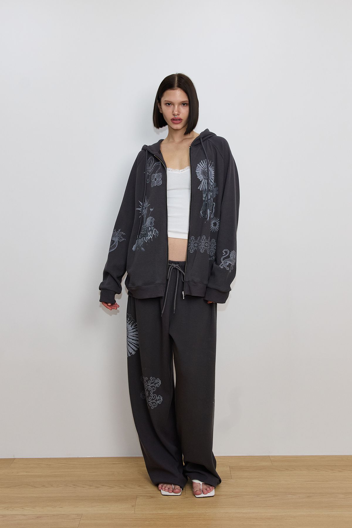 투머치택스(TOOMUCHTAX) TAROT WAFFLE ZIP-UP HOODIE (CHARCOAL)