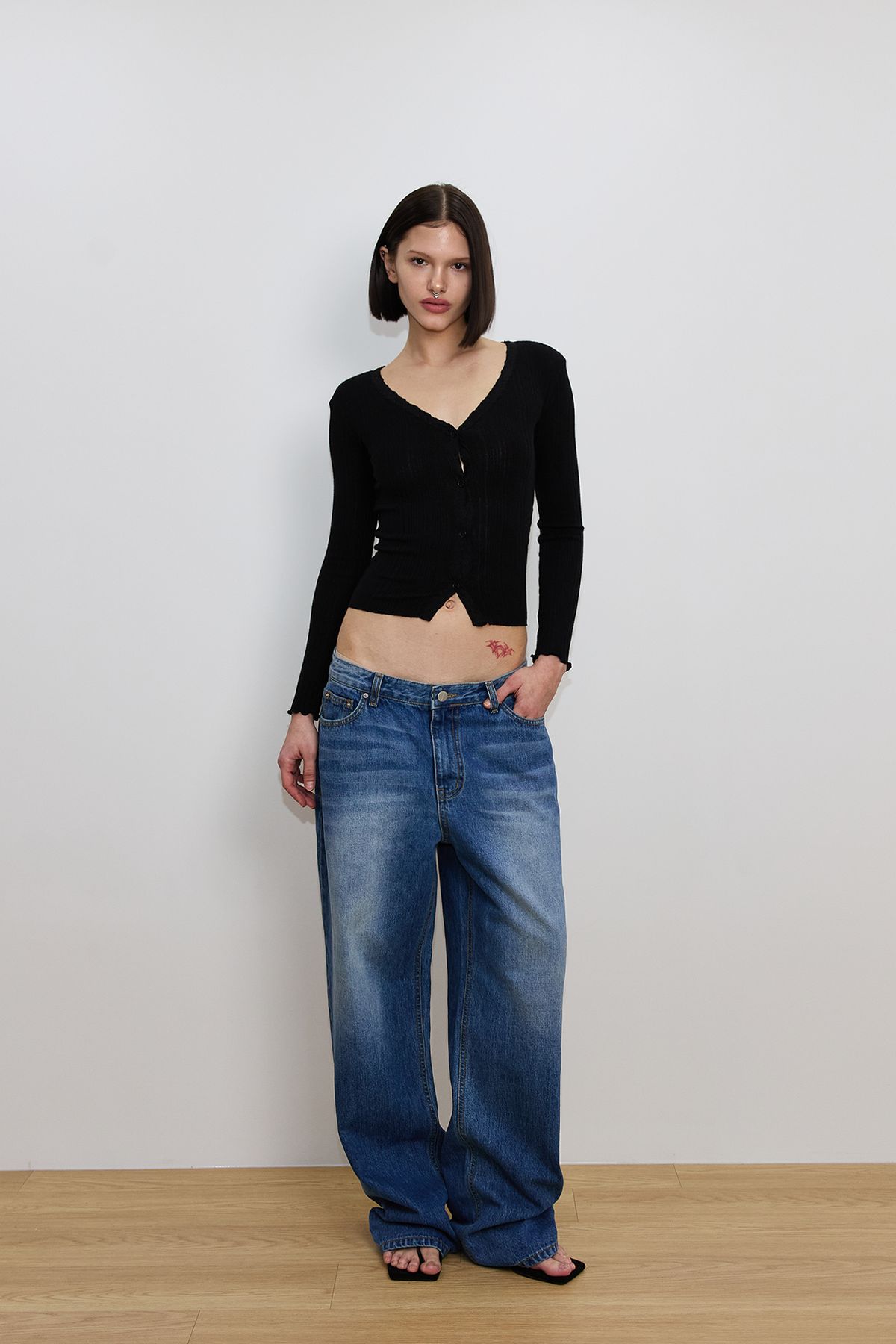 투머치택스(TOOMUCHTAX) LACE RIBBED CARDIGAN (BLACK)