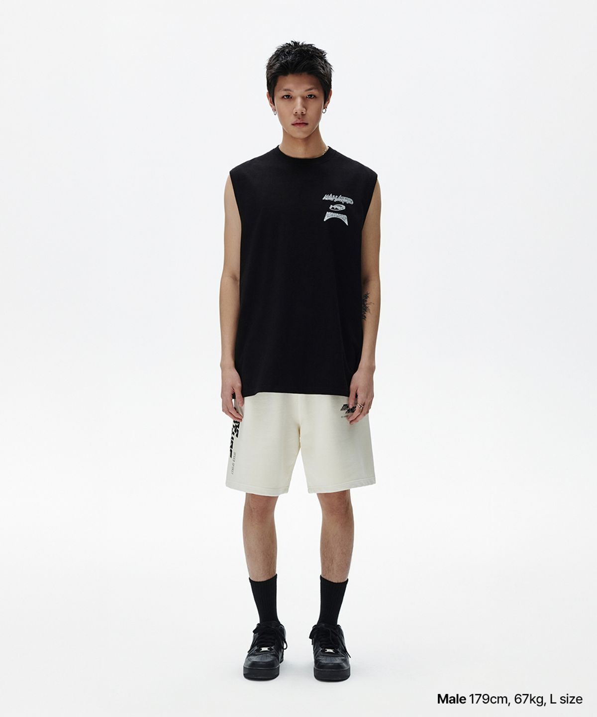 마하그리드(MAHAGRID) MULTI LOGO SLEEVLESS BLACK(MG2FMMT542A)