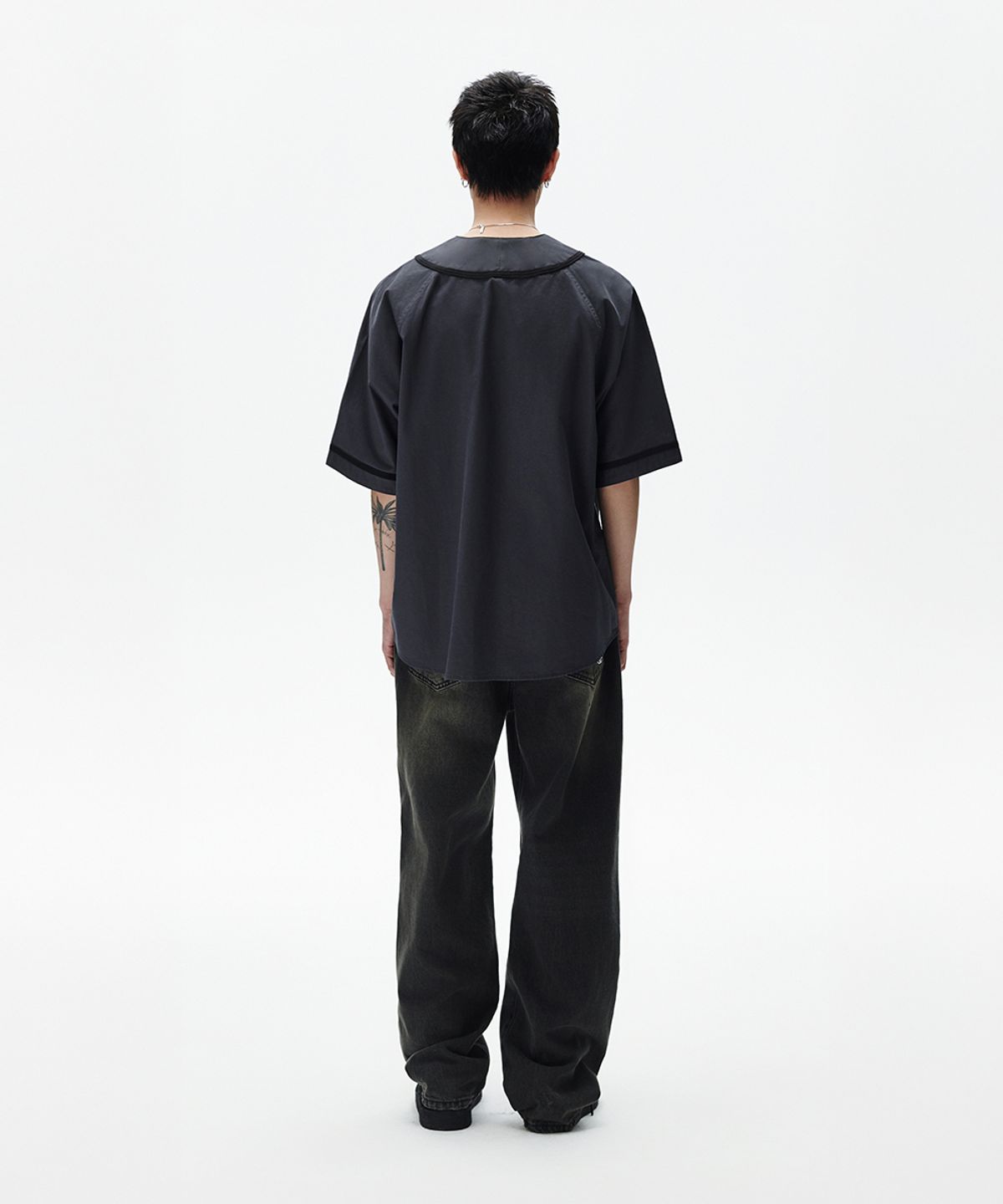 마하그리드(MAHAGRID) SERIF LOGO BASEBALL SHIRT CHARCOAL(MG2FMMW346A)