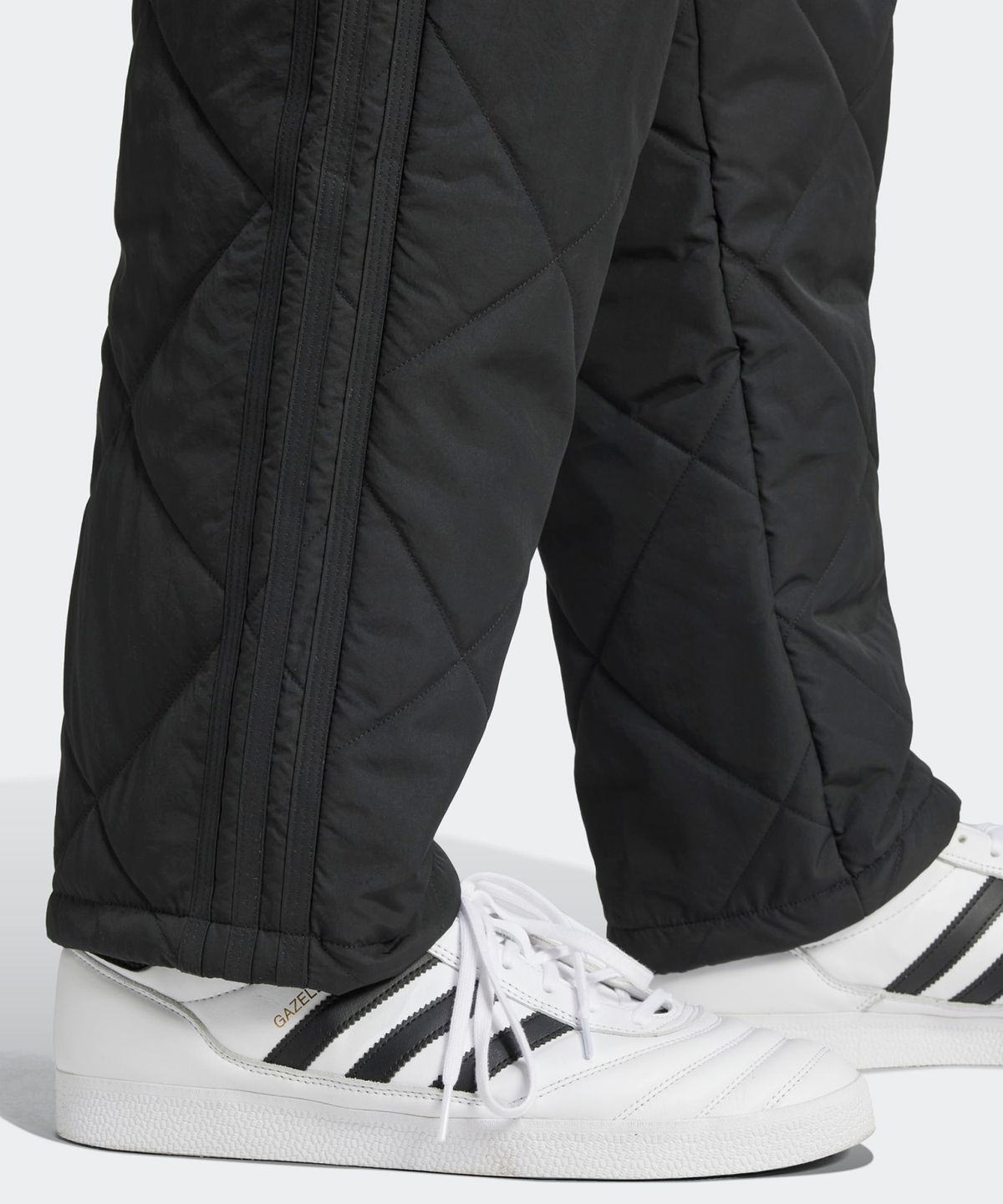 아디다스(ADIDAS) 프리미엄 에센셜 퀼티드 팬츠 - 블랙 / IW0991