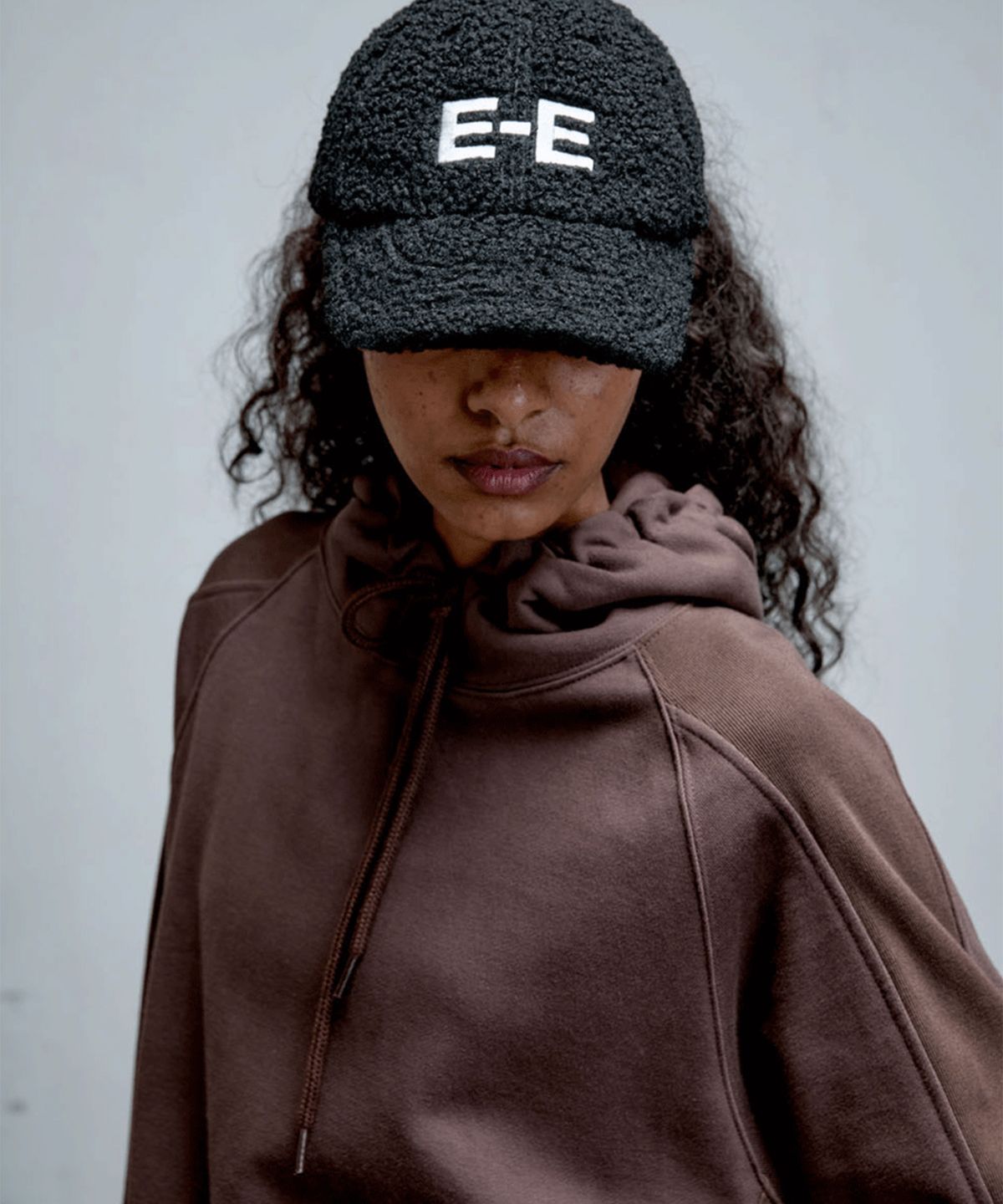에르에르(ERER) Ribbed Detail Sweat Hoodie Brown