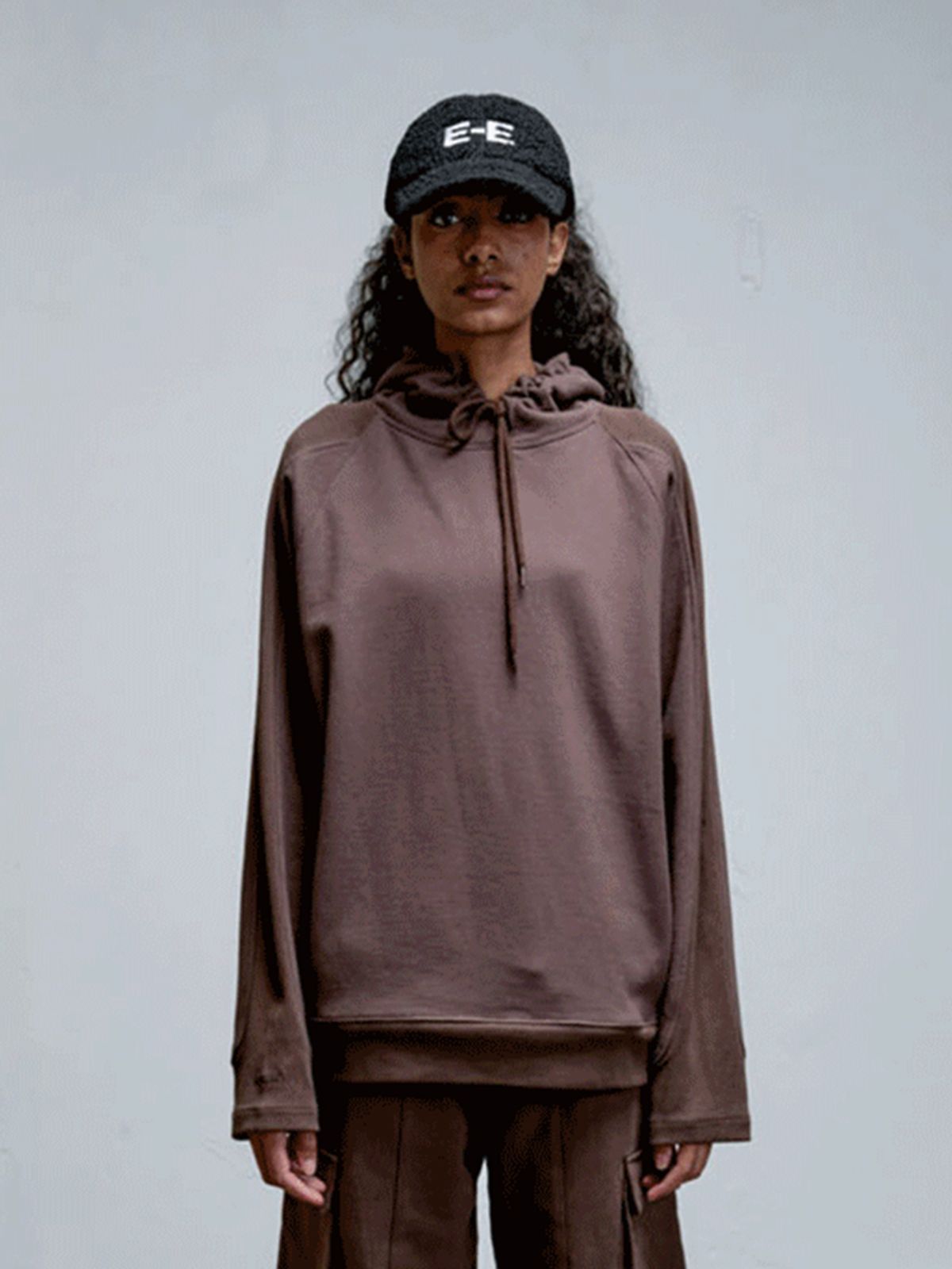 에르에르(ERER) Ribbed Detail Sweat Hoodie Brown