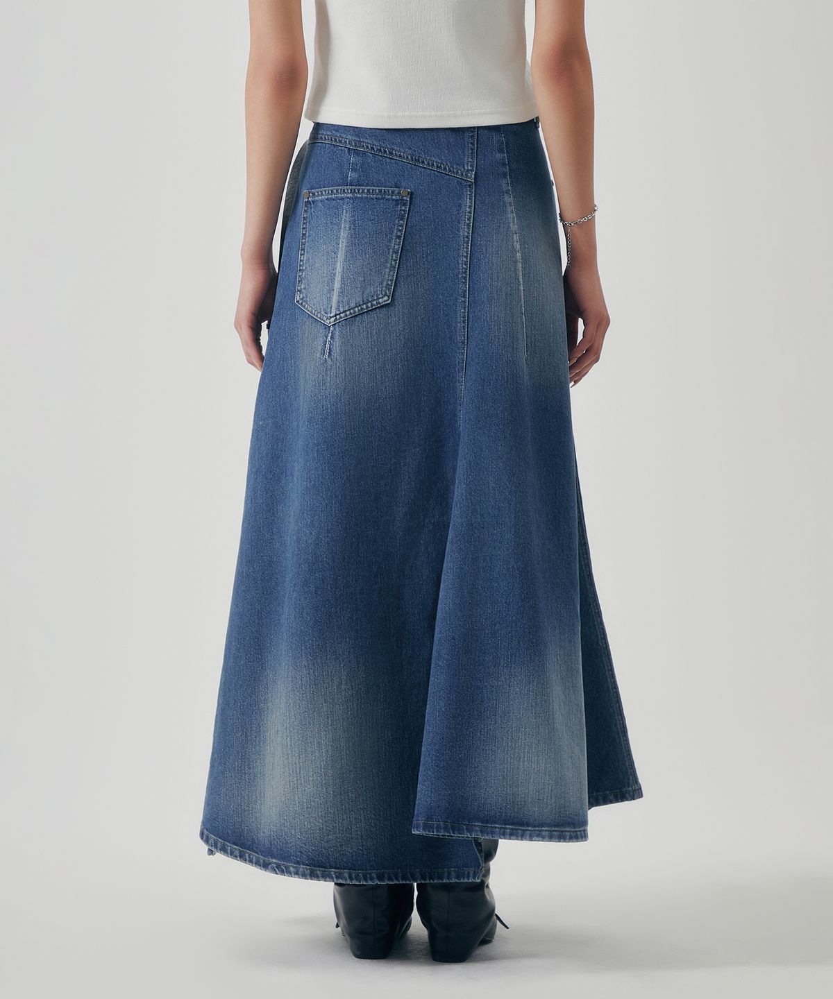 트리밍버드(TREEMINGBIRD) Panel Line Denim Flare Skirt [ Blue ]