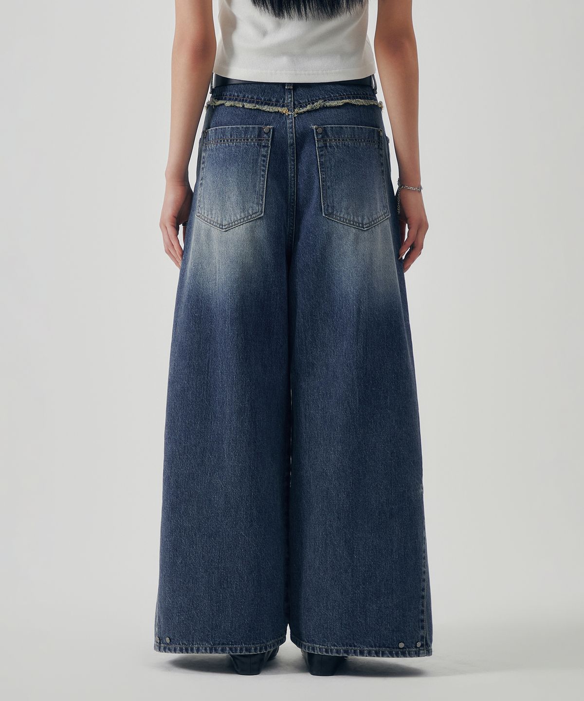 트리밍버드(TREEMINGBIRD) Two-way Fit Balloon Denim Pants [ Dark Indigo ]