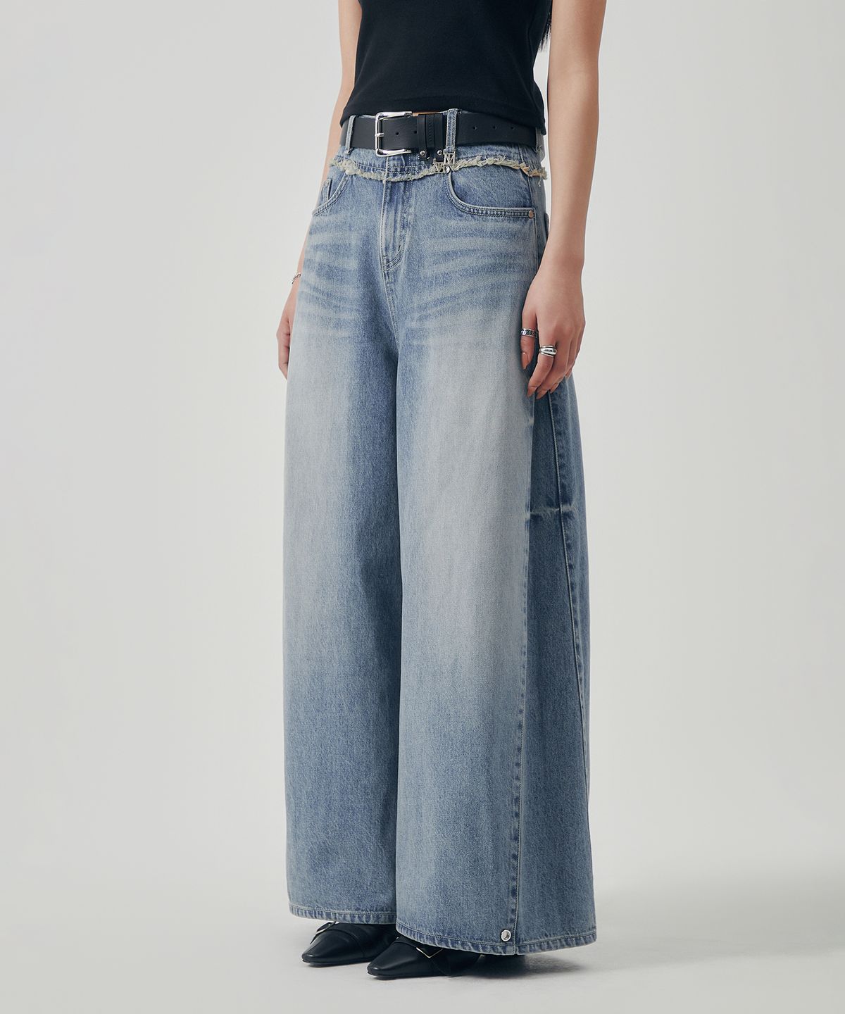 트리밍버드(TREEMINGBIRD) Two-way Fit Balloon Denim Pants [ Light Blue ]