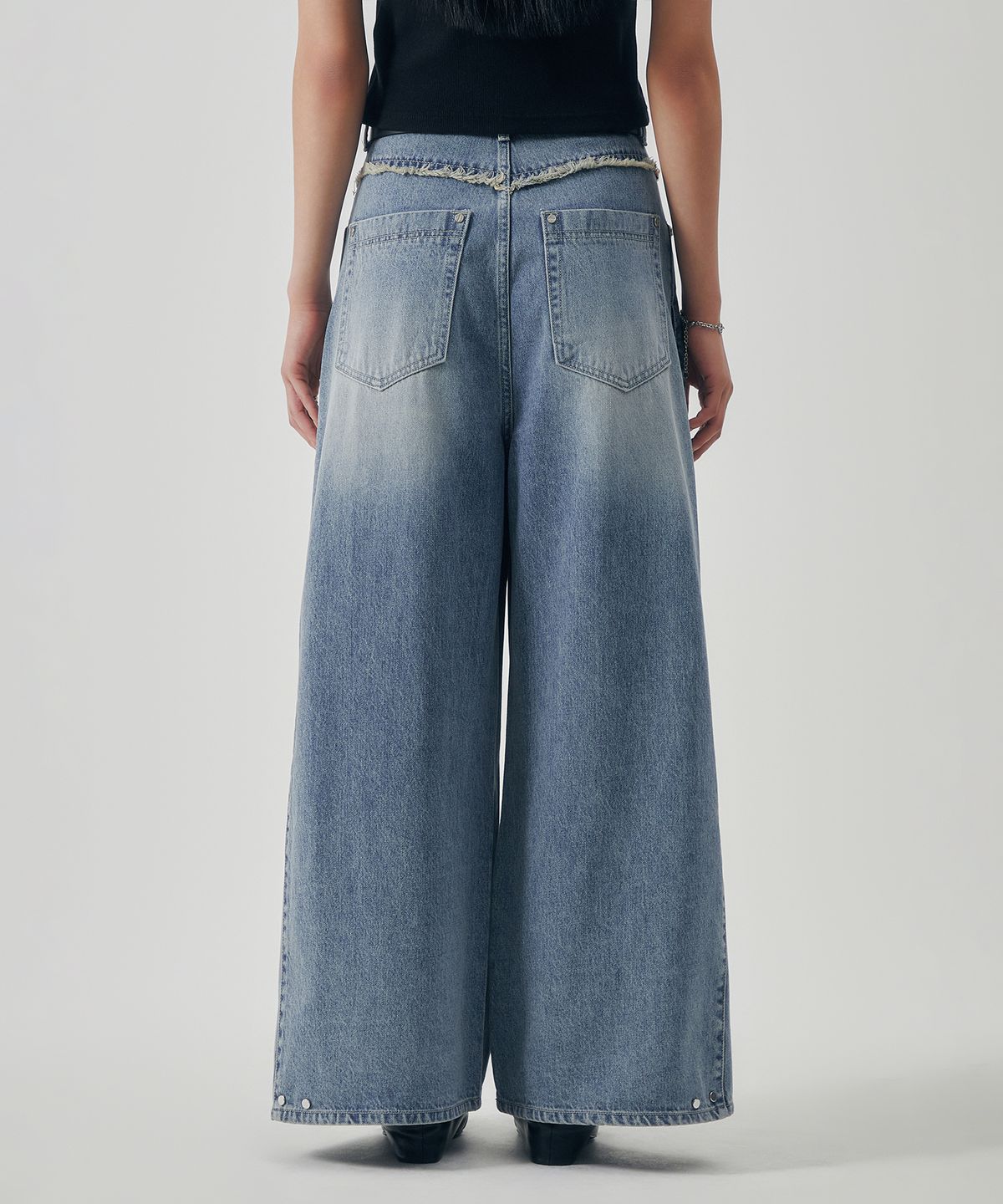 트리밍버드(TREEMINGBIRD) Two-way Fit Balloon Denim Pants [ Light Blue ]