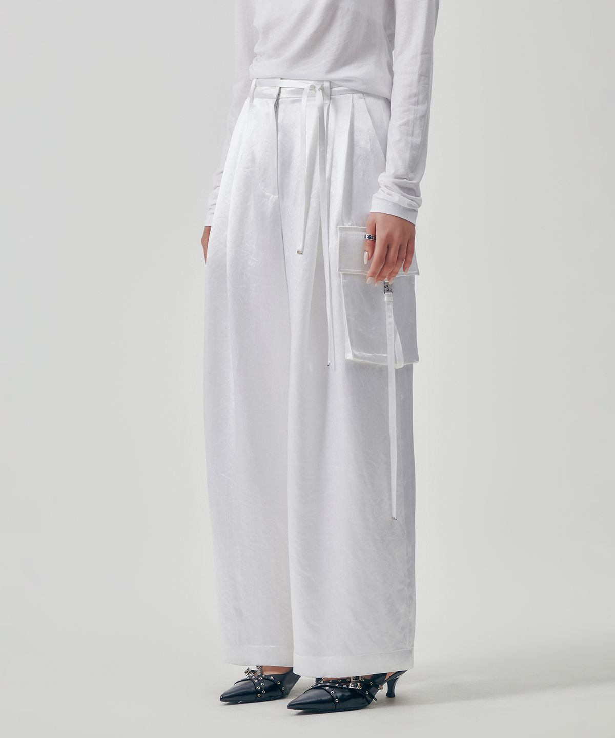 트리밍버드(TREEMINGBIRD) Soft Satin Out-Pocket Pants [ White ]