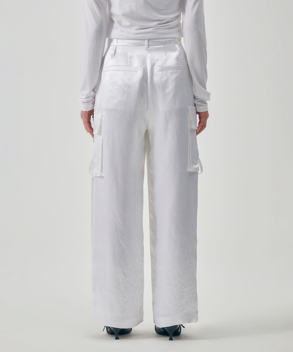 트리밍버드(TREEMINGBIRD) Soft Satin Out-Pocket Pants [ White ]