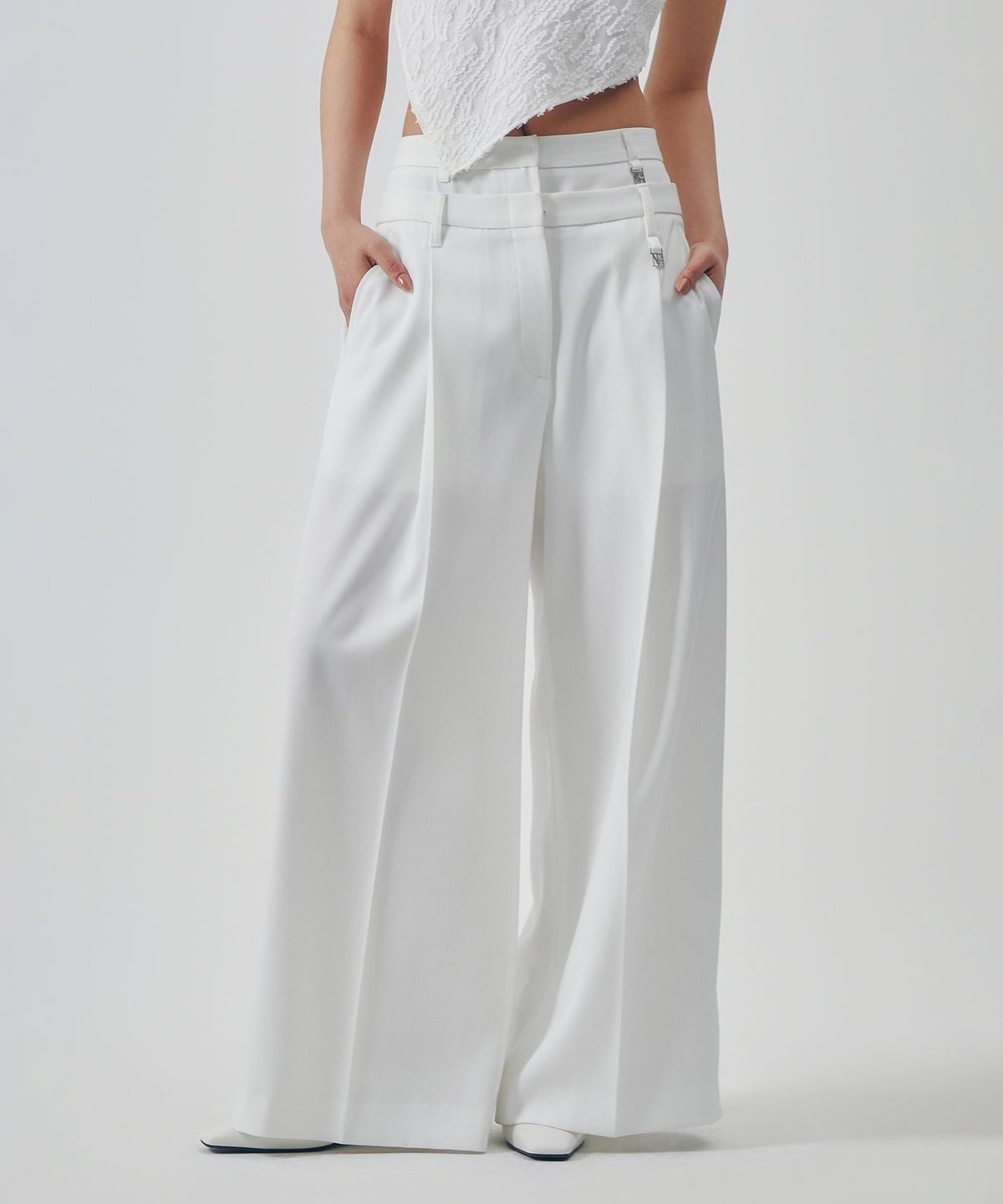 트리밍버드(TREEMINGBIRD) Flowing Pleated Layered Pants [ White ]