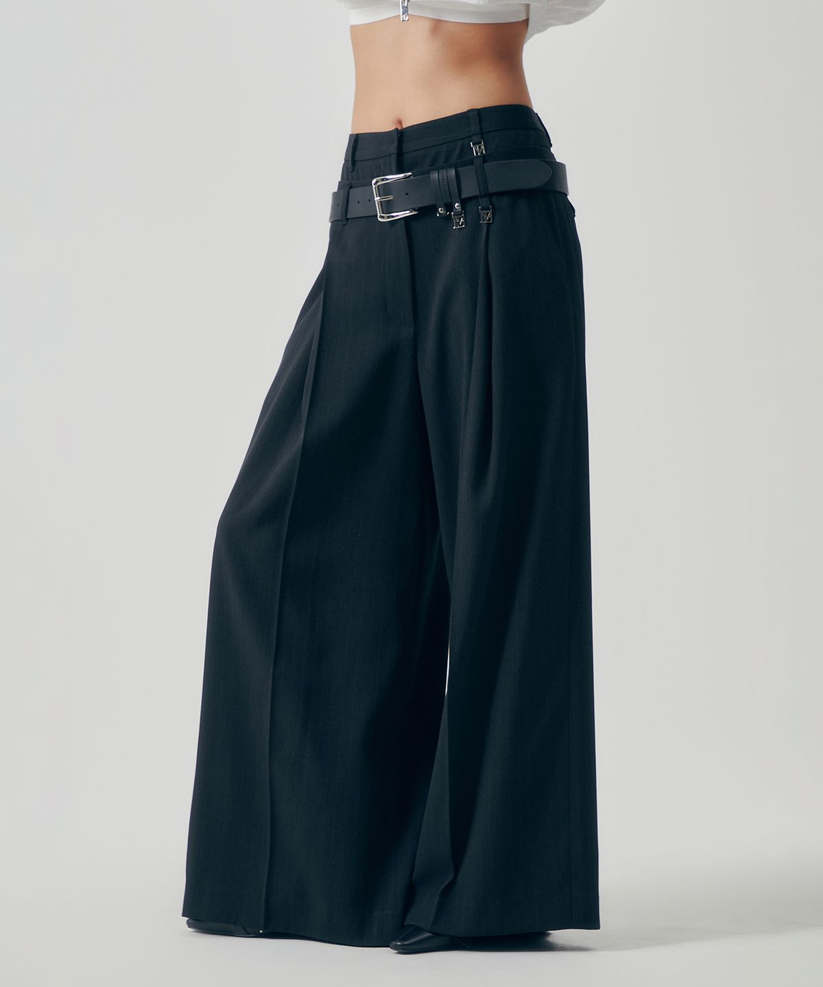 트리밍버드(TREEMINGBIRD) Flowing Pleated Layered Pants [ Black ]