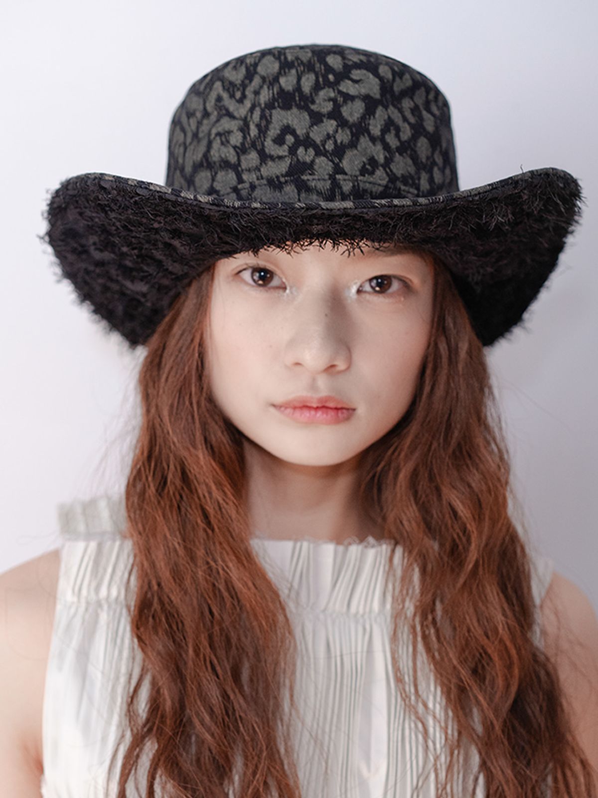 포에지담(POESIEDAME) LEOPARD FEDORA IN BLACK FRINGE