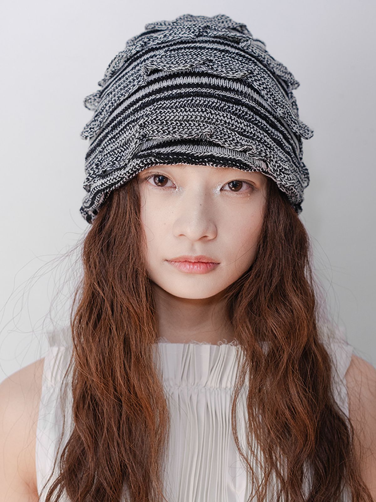 포에지담(POESIEDAME) PETAL BEANIE IN DUST
