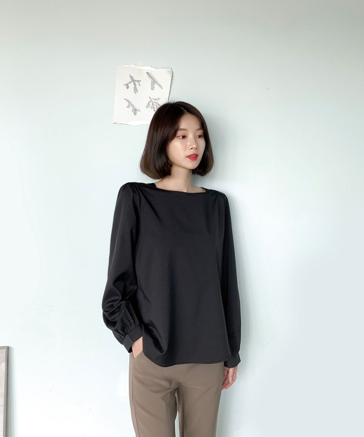 빼빼(BBAEBBAE) 스퀘어넥 퍼프소매 블라우스