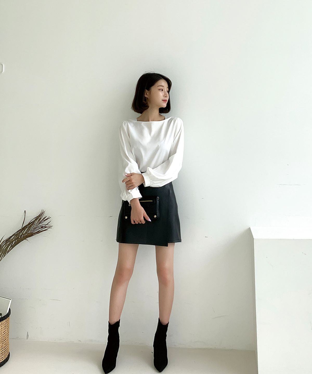 빼빼(BBAEBBAE) 스퀘어넥 퍼프소매 블라우스