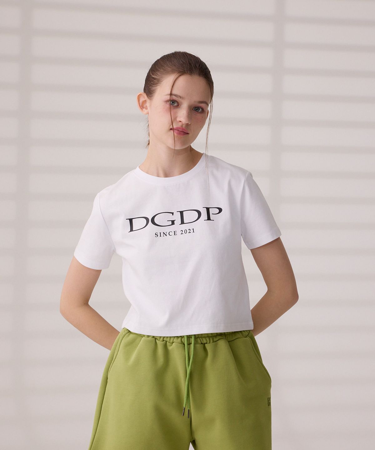 댕글드랍(DANGLEDROP) DGDP 포인트 로고 크롭 반팔티셔츠 화이트