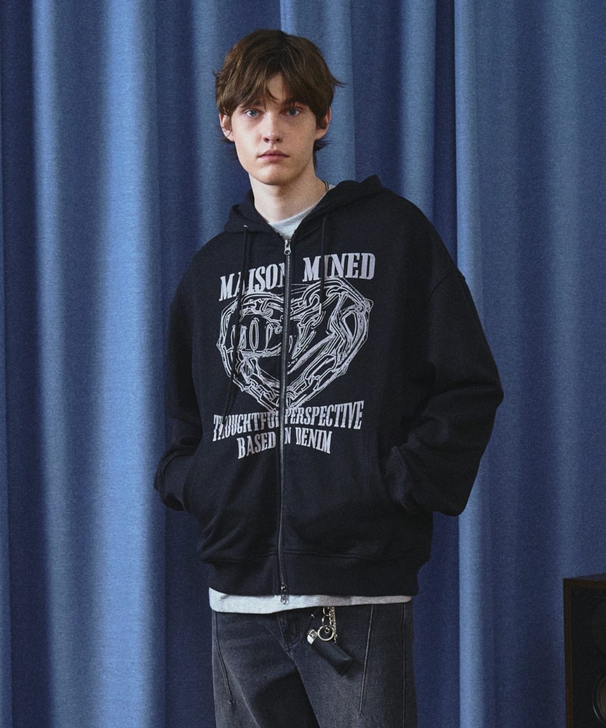 메종미네드(MAISON MINED) DOODLE HEART HOODIE ZIP UP BLACK