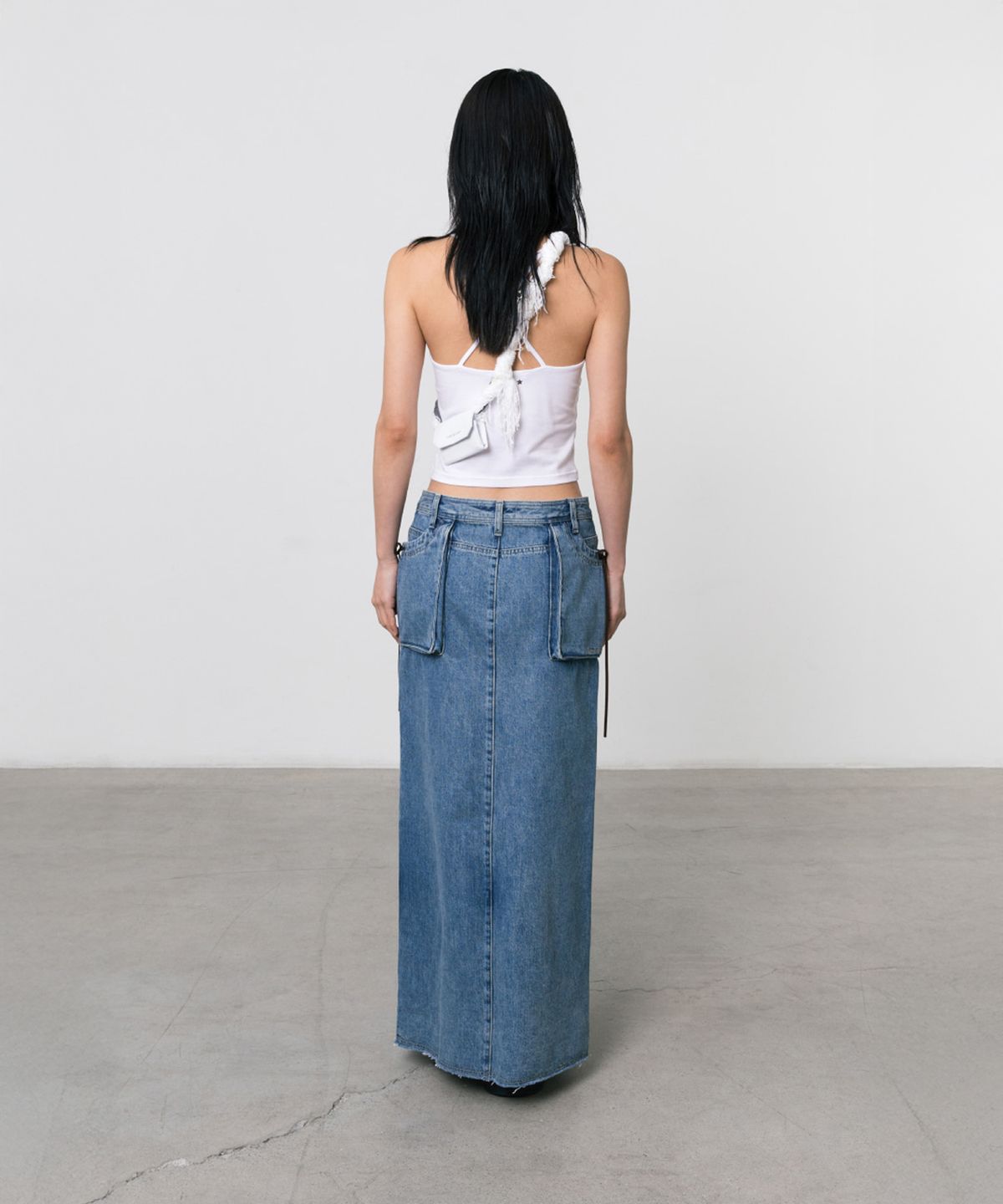 쓰리투에이티(THREE TO EIGHTY) SLIT DENIM MAXI SKIRT BLUE