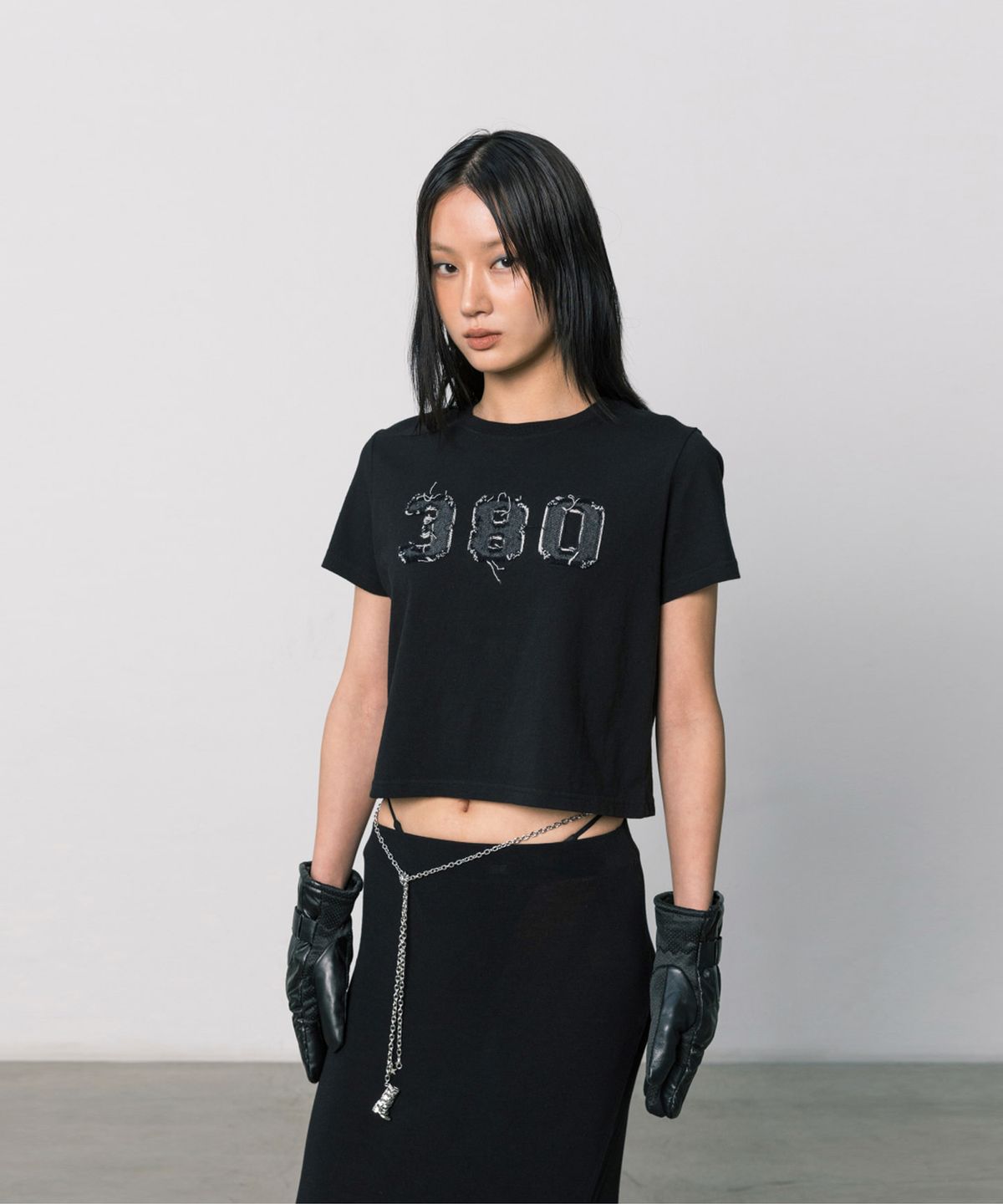 쓰리투에이티(THREE TO EIGHTY) 380 APPLIQUE TOP BLACK