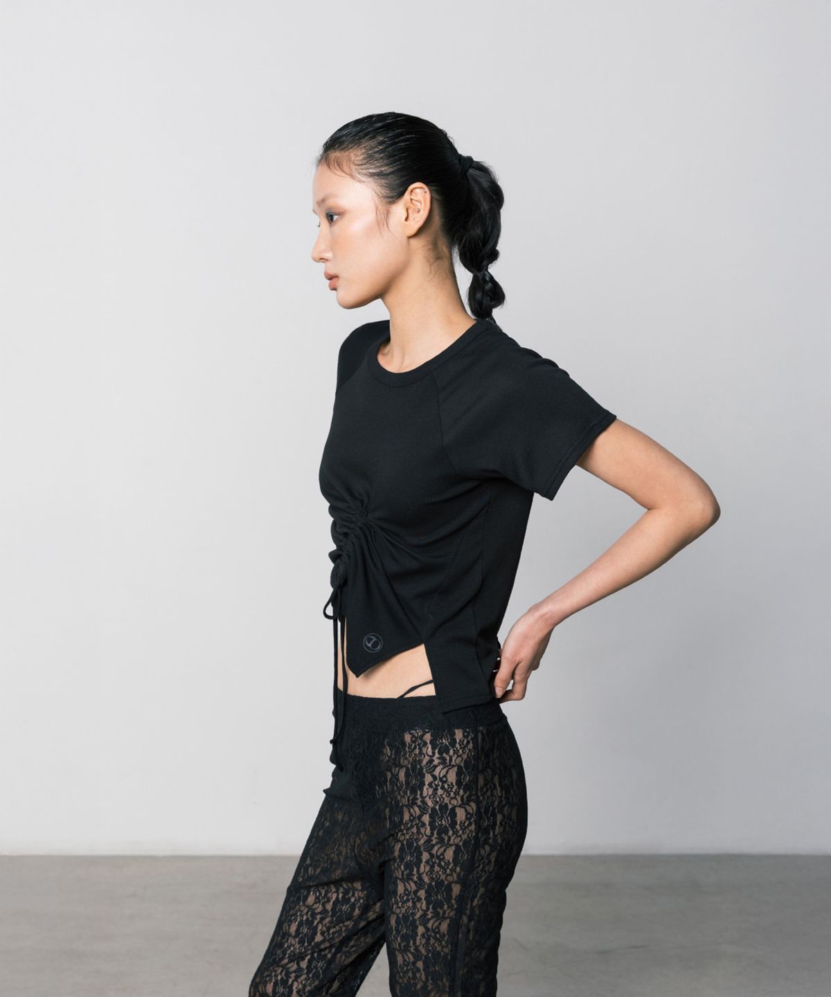 쓰리투에이티(THREE TO EIGHTY) SHIRRING PANEL TOP BLACK