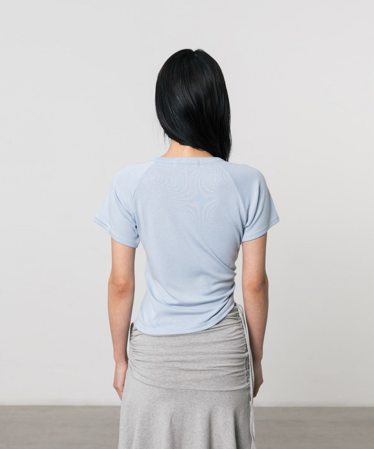 쓰리투에이티(THREE TO EIGHTY) SHIRRING PANEL TOP BLUE