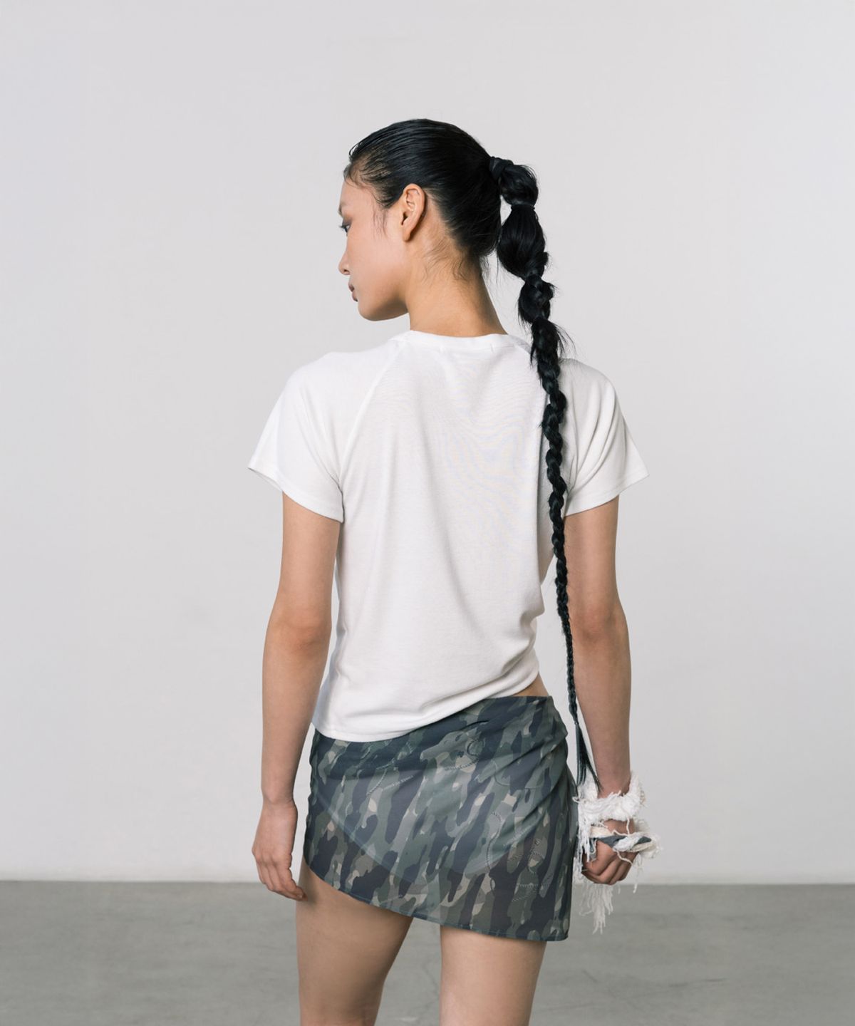 쓰리투에이티(THREE TO EIGHTY) SHIRRING PANEL TOP WHITE