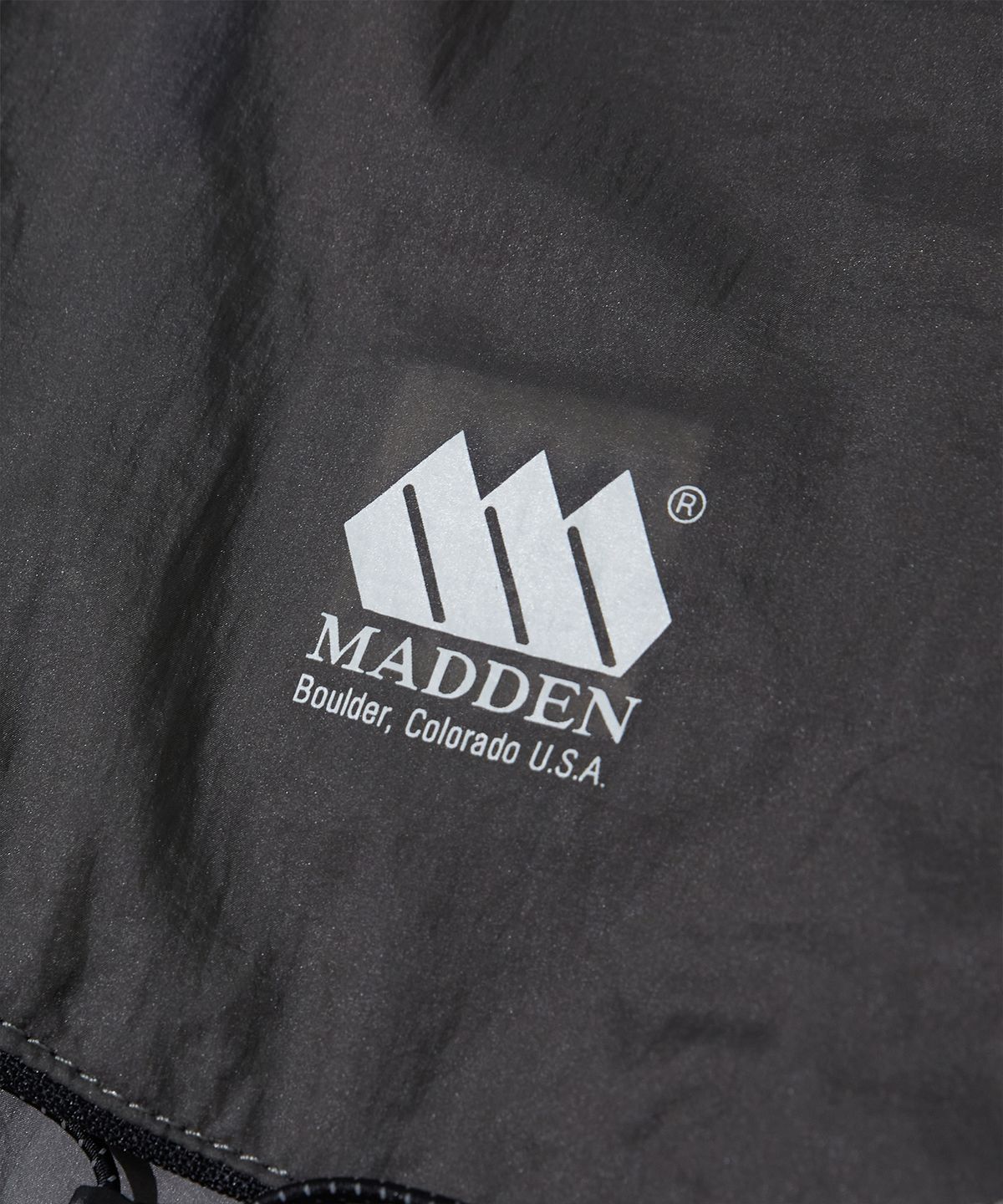 매든(MADDEN) 스크리 나일론 백팩 그레이