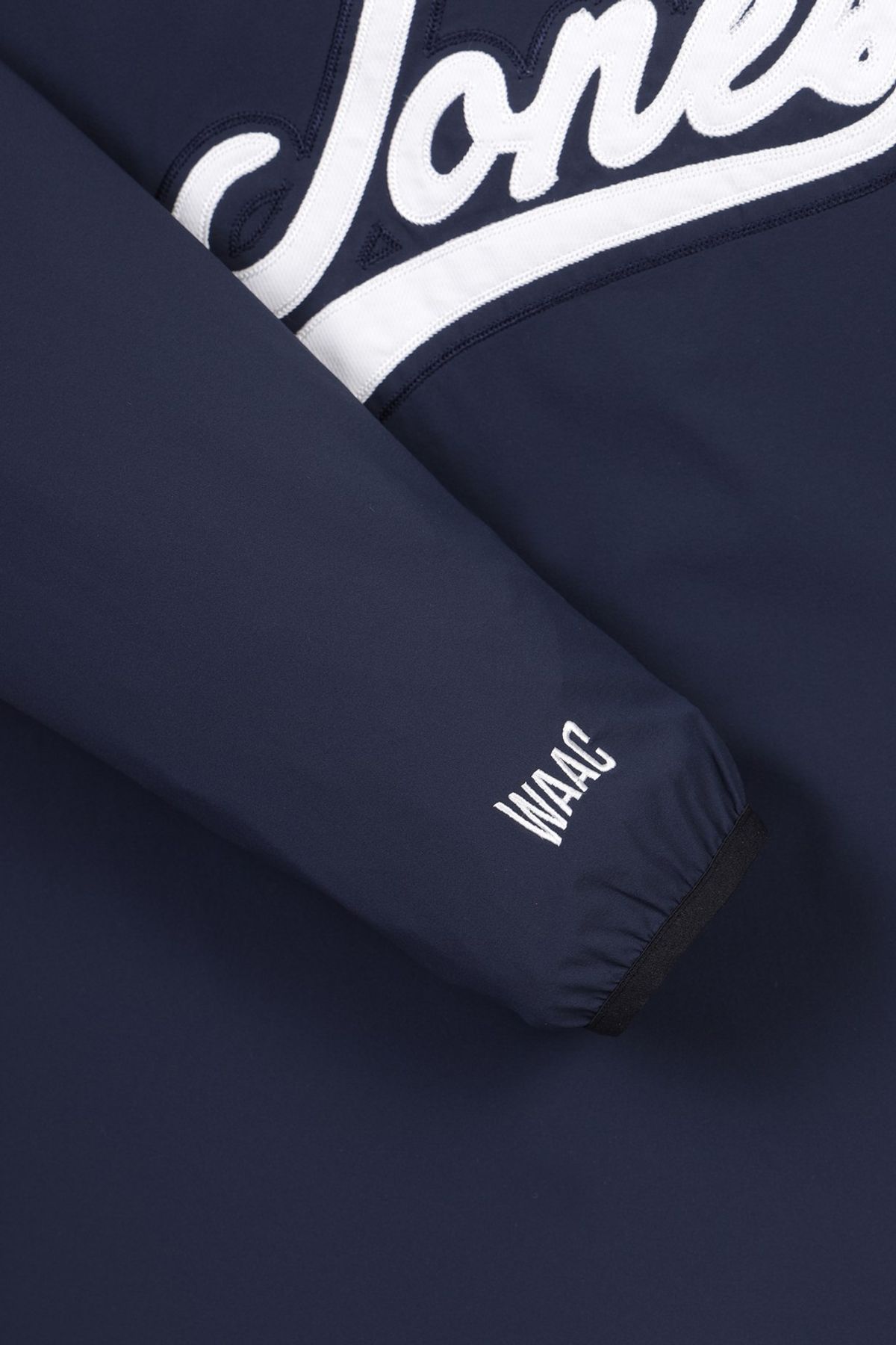 왁(WAAC) [WAAC X JONES] Men s Curved Logo Pullover_WMUAS25171NYX