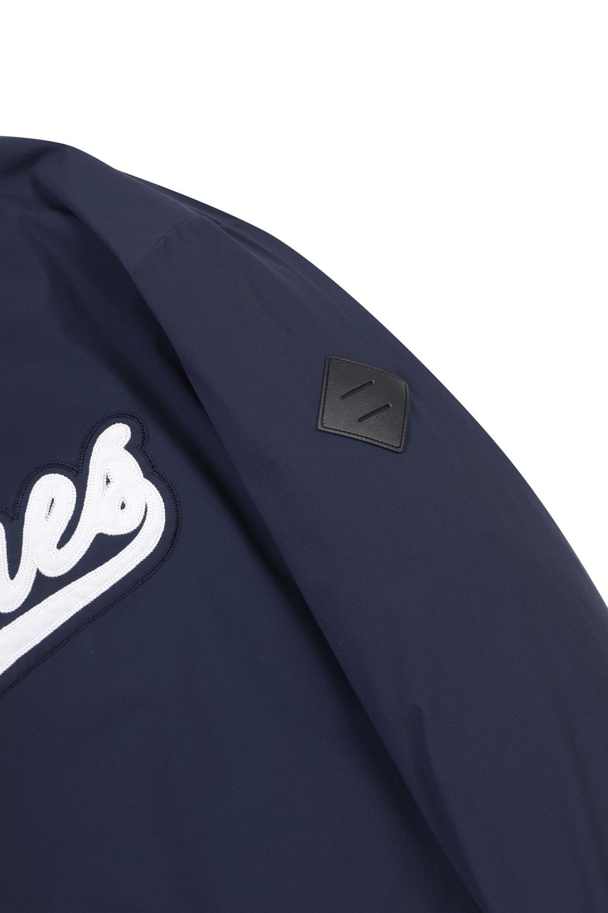 왁(WAAC) [WAAC X JONES] Men s Curved Logo Pullover_WMUAS25171NYX
