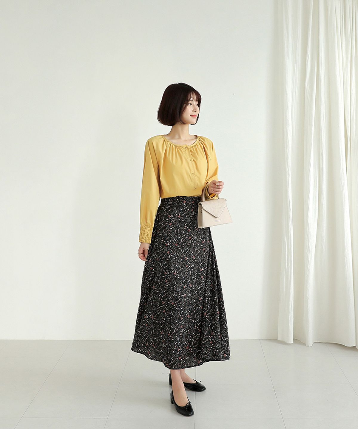 빼빼(BBAEBBAE) 잔플라워 허리뒷밴딩 A라인 롱스커트
