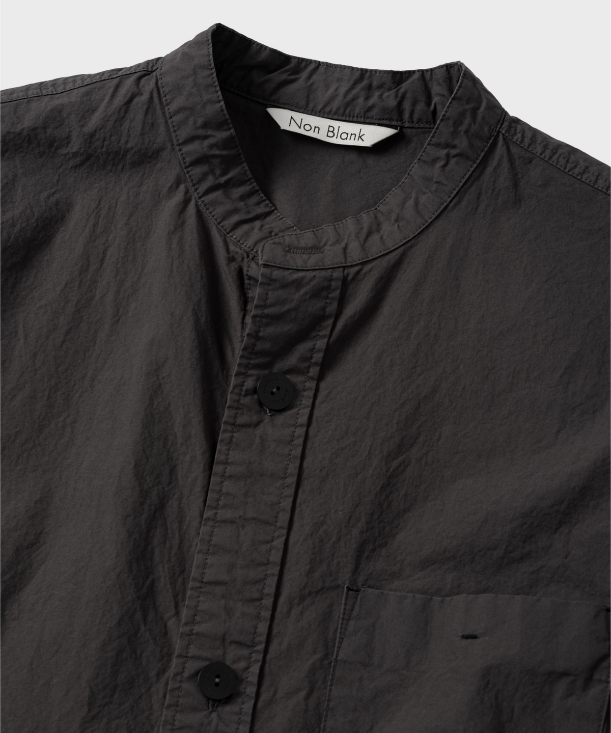 넌블랭크(NONBLANK) 차이나 칼라 워싱 셔츠_DARK GREY