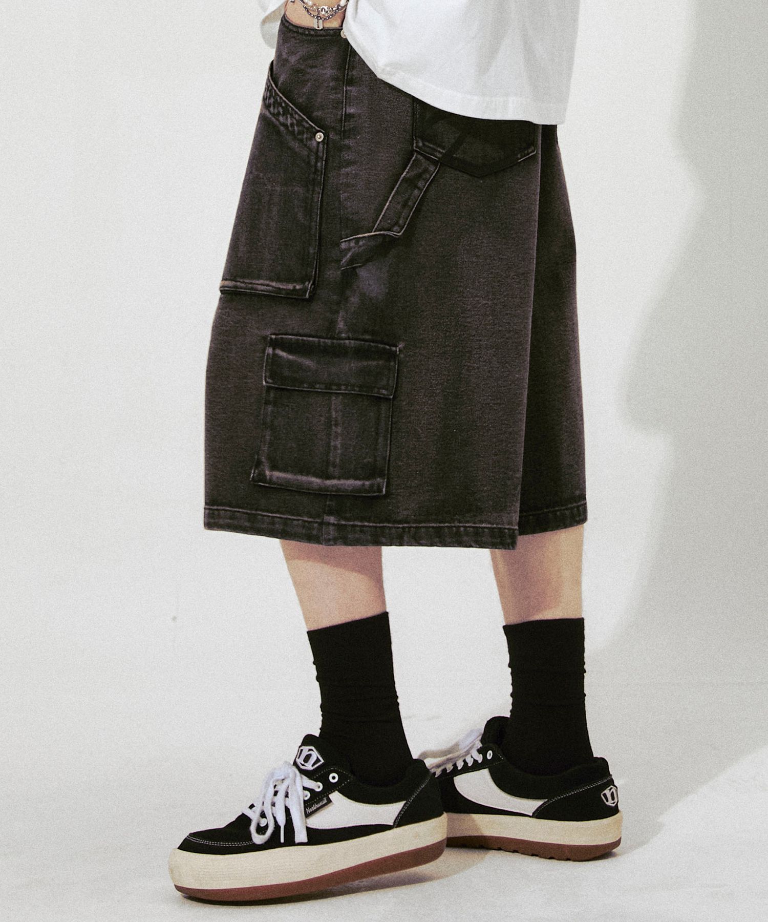 MUSINSA | FLAVORISM Carpenter Bermuda Denim Pants [Washed Black]