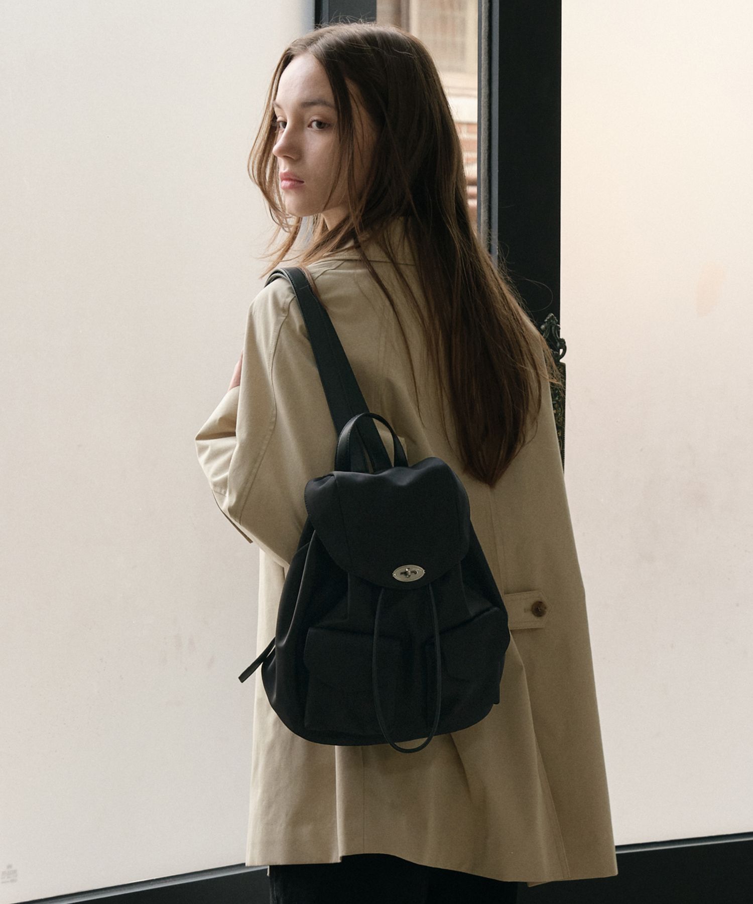 OSTKAKA ♥ Classic Turn Lock Backpack /追跡付 MUSINSA | OSTKAKA Classic Turnlock Backpack Black