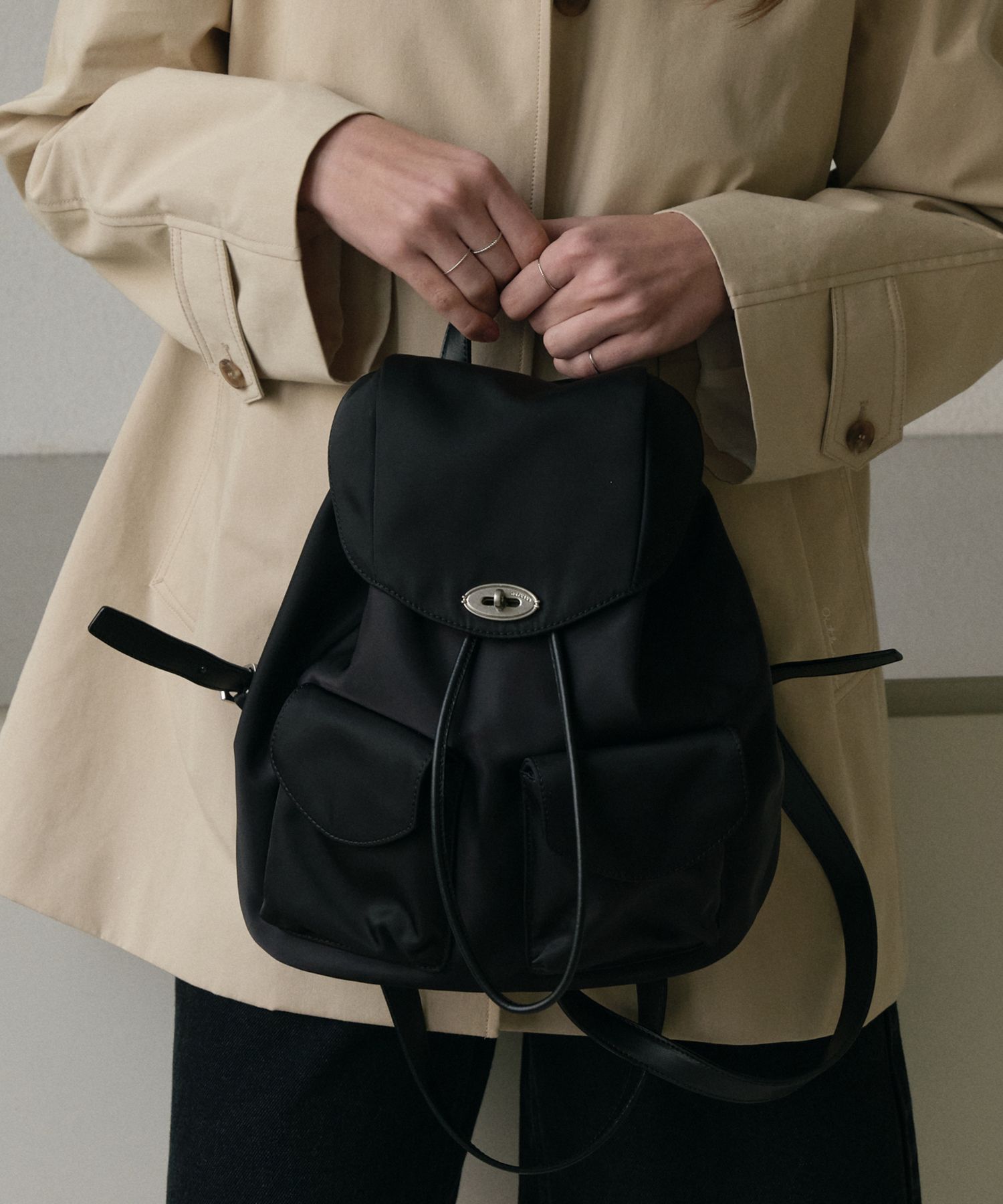 OSTKAKA ♥ Classic Turn Lock Backpack /追跡付 MUSINSA | OSTKAKA Classic Turnlock Backpack Black
