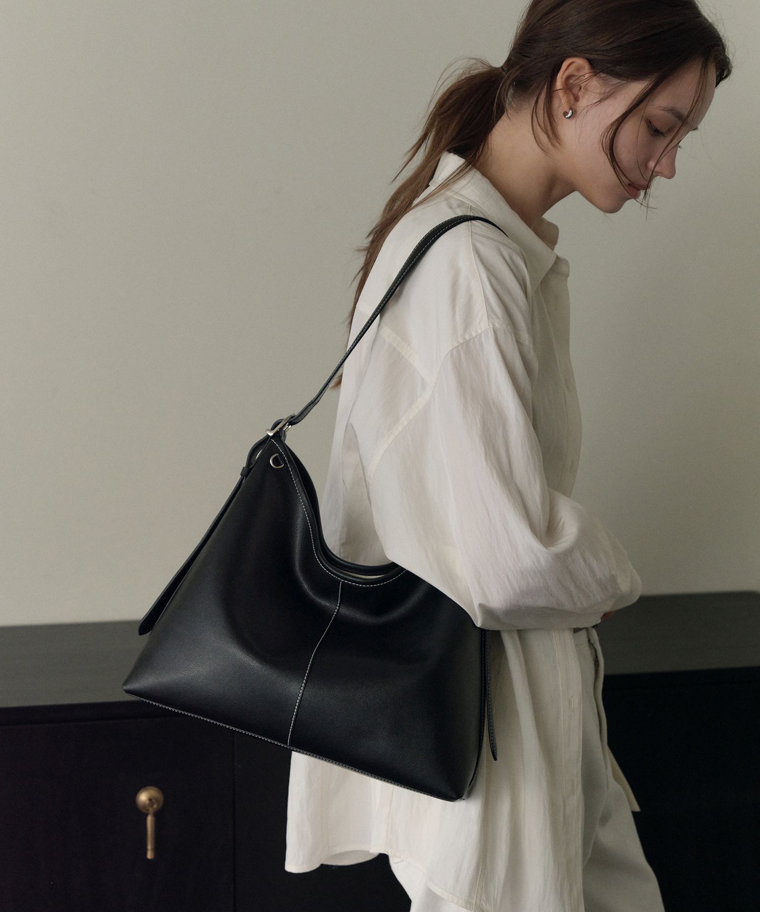 【無料配送】 ★ OSTKAKA ★ Palette Shoulder Nylon MUSINSA | OSTKAKA Palette Shoulder Nylon Black