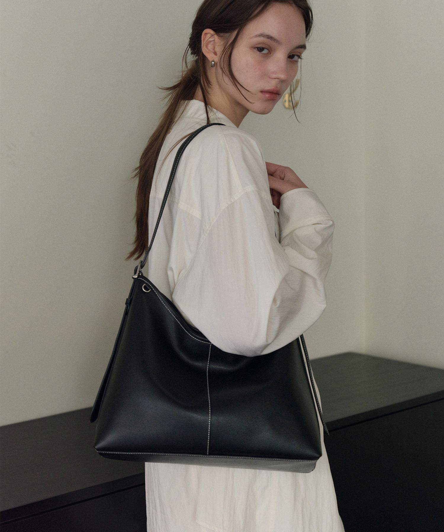 【無料配送】 ★ OSTKAKA ★ Palette Shoulder Nylon MUSINSA | OSTKAKA Palette Shoulder Nylon Black