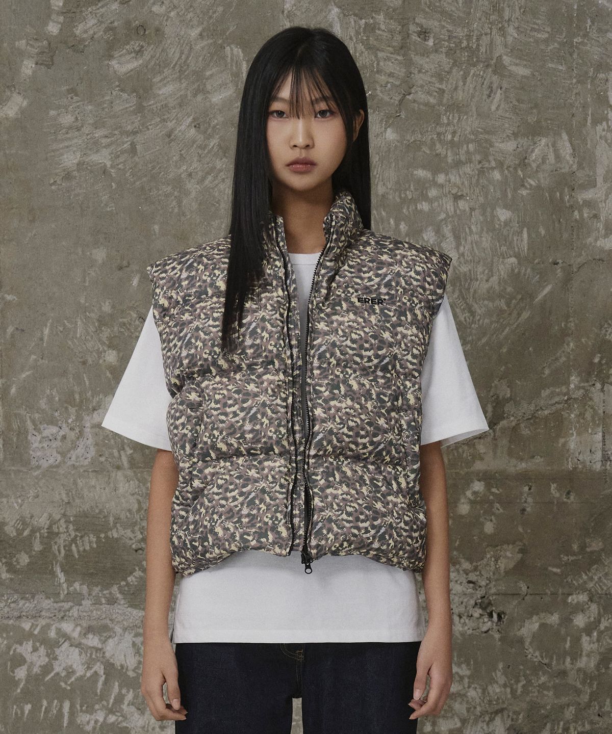 에르에르(ERER) Leopard Print Down Vest Khaki