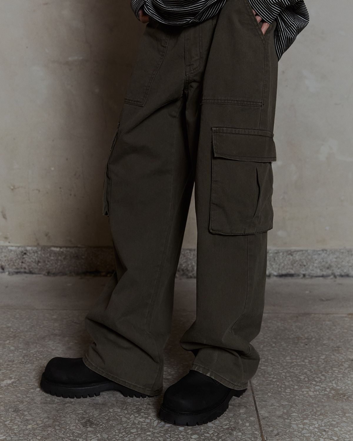 덤(THUMB) VINTAGE WASHED CARGO PANTS 09