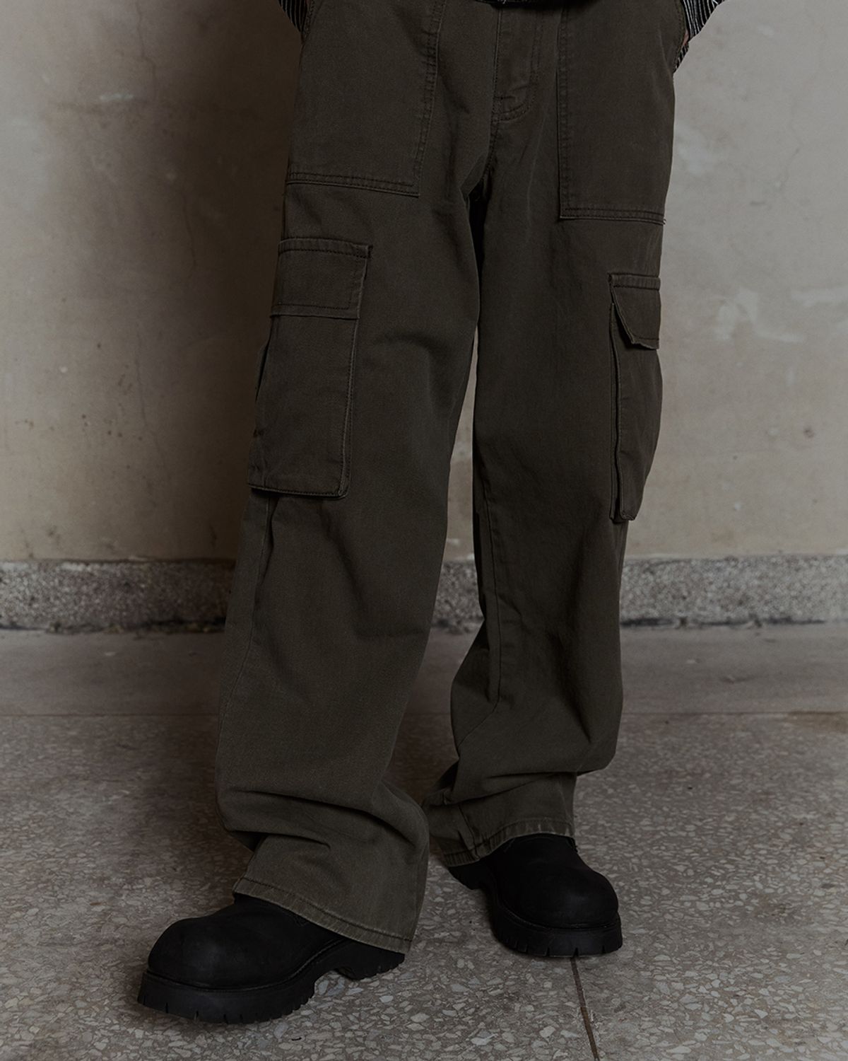 덤(THUMB) VINTAGE WASHED CARGO PANTS 09